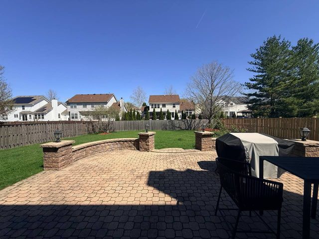 2052 Gardner Circle E, Aurora, IL 60503