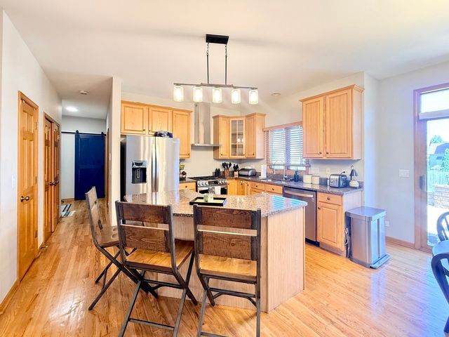 2052 Gardner Circle E, Aurora, IL 60503