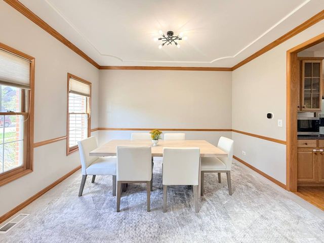 2052 Gardner Circle E, Aurora, IL 60503
