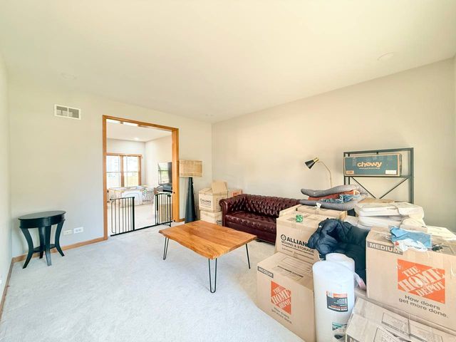 2052 Gardner Circle E, Aurora, IL 60503