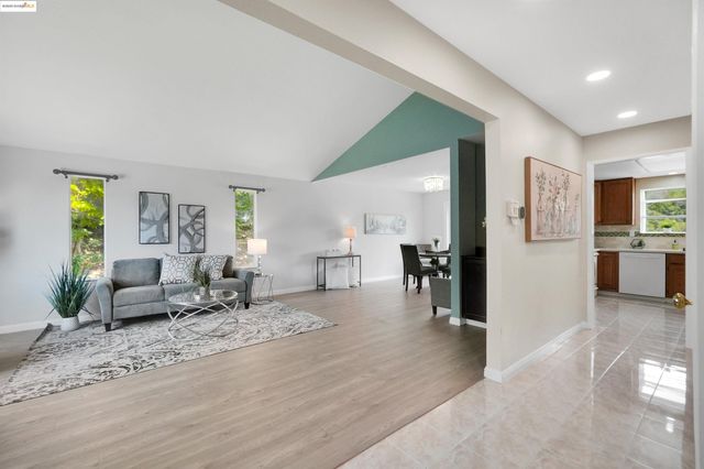 3495 Skyline Dr, Hayward, CA 94542