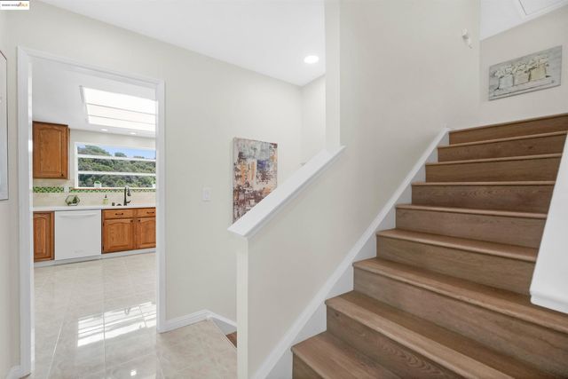 3495 Skyline Dr, Hayward, CA 94542