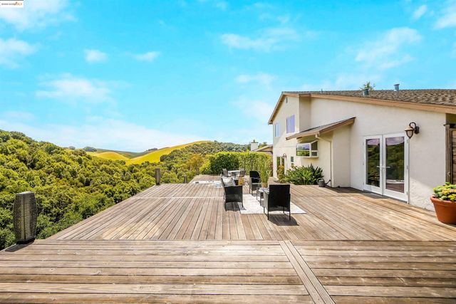 3495 Skyline Dr, Hayward, CA 94542