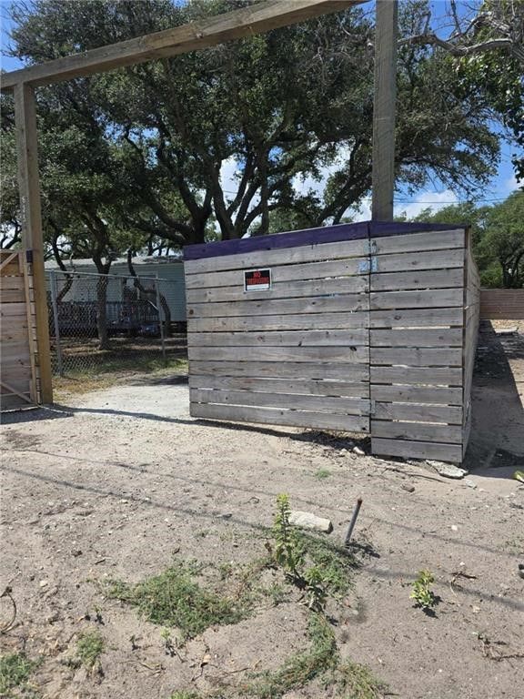 625 S Kossuth, Rockport, TX 78382 — photo 2