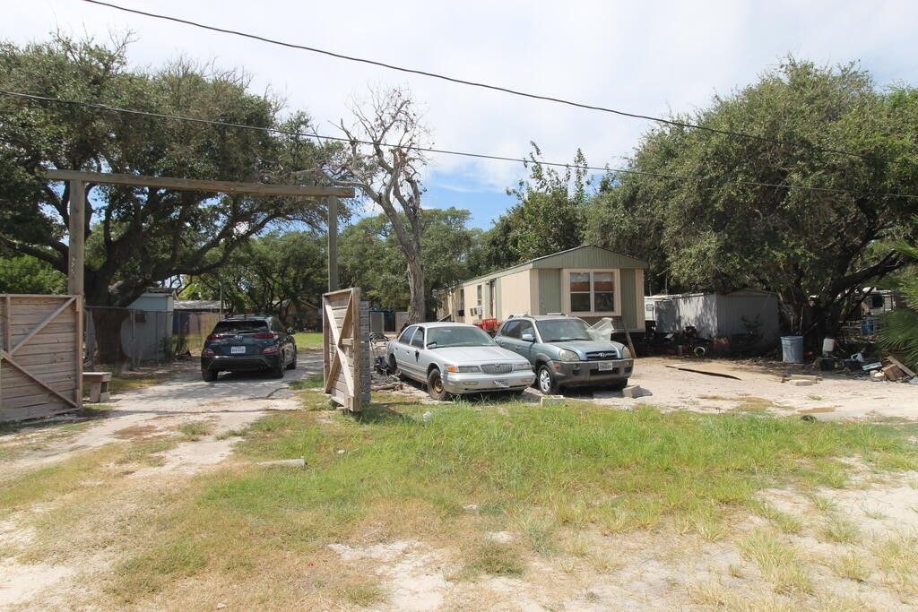 625 S Kossuth, Rockport, TX 78382 — photo 3