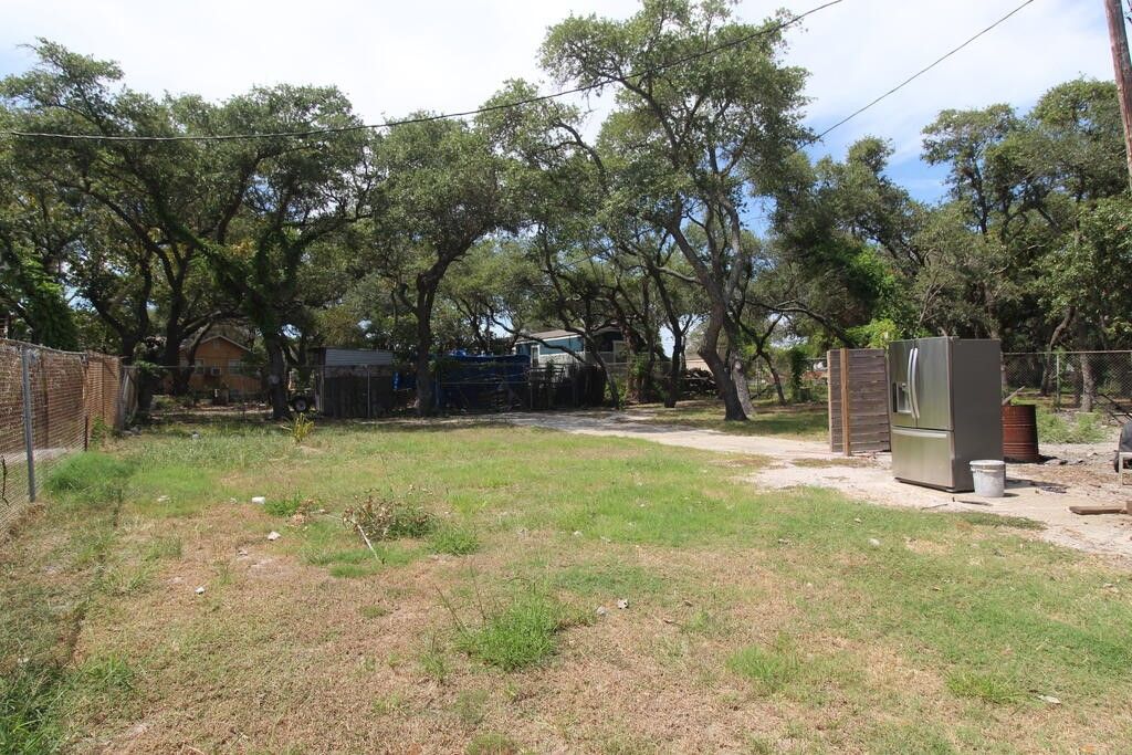 625 S Kossuth, Rockport, TX 78382 — photo 4