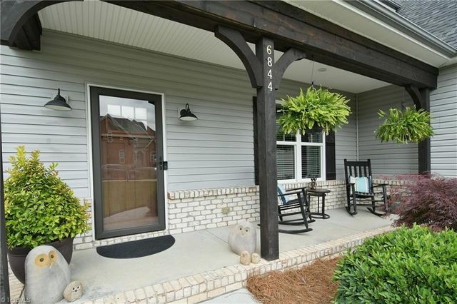 6844 Orchard Path Drive, Clemmons, NC 27012
