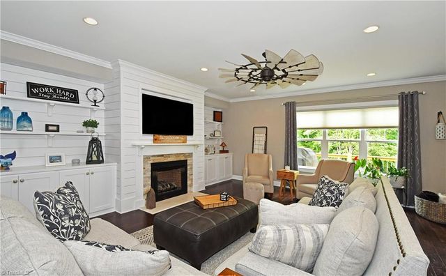 6844 Orchard Path Drive, Clemmons, NC 27012