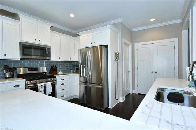 6844 Orchard Path Drive, Clemmons, NC 27012