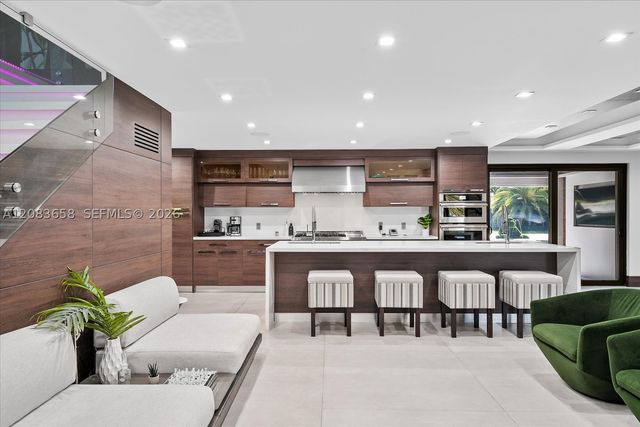 280 NE 156th St, Miami, FL 33162