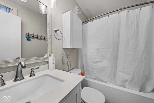 2369 Orchard Creek Drive, Columbus, IN 47201