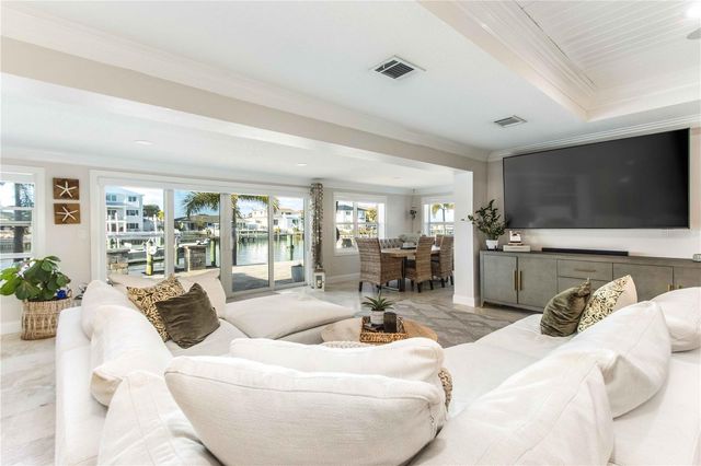 430 PALM ISLAND SE, Clearwater Beach, FL 33767