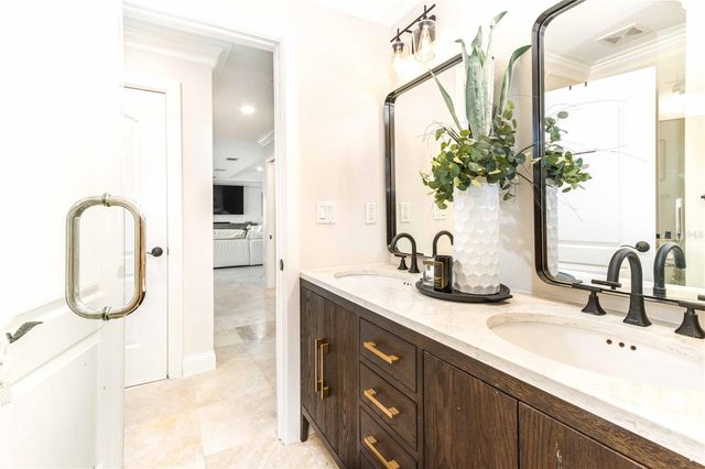 430 PALM ISLAND SE, Clearwater Beach, FL 33767