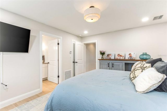 430 PALM ISLAND SE, Clearwater Beach, FL 33767