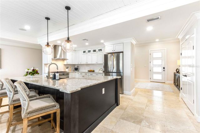 430 PALM ISLAND SE, Clearwater Beach, FL 33767