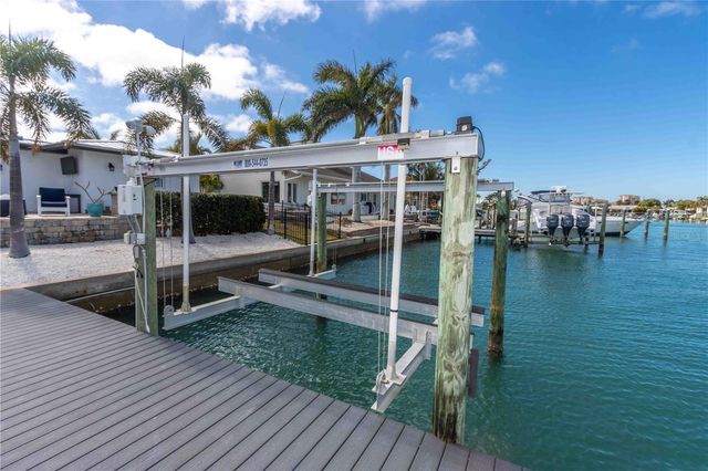 430 PALM ISLAND SE, Clearwater Beach, FL 33767
