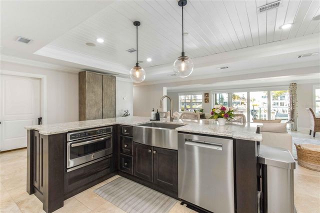 430 PALM ISLAND SE, Clearwater Beach, FL 33767