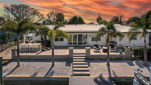 430 PALM ISLAND SE, Clearwater Beach, FL 33767