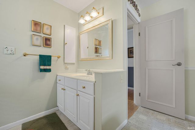1935 New London Court, South Bend, IN 46637