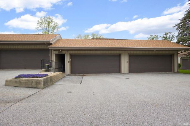 1935 New London Court, South Bend, IN 46637
