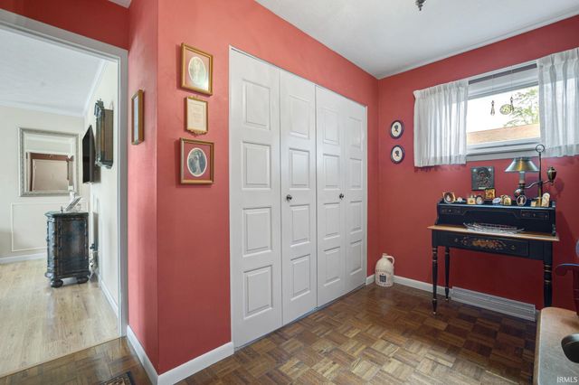 1935 New London Court, South Bend, IN 46637