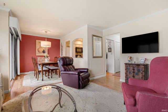 1935 New London Court, South Bend, IN 46637