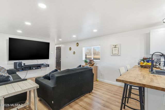 6737 S Fallon Place, Tucson, AZ 85757