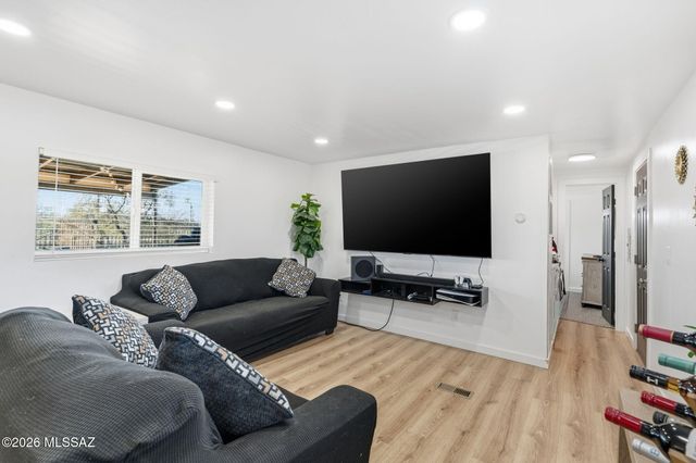 6737 S Fallon Place, Tucson, AZ 85757