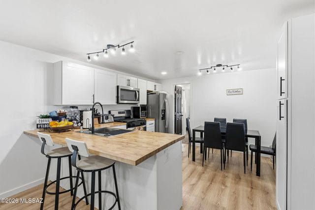 6737 S Fallon Place, Tucson, AZ 85757