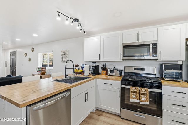 6737 S Fallon Place, Tucson, AZ 85757