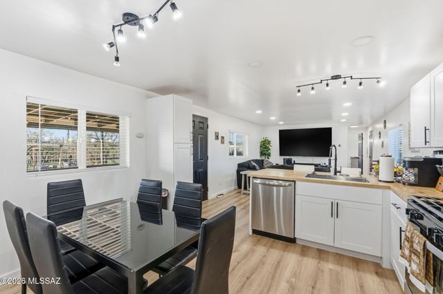 6737 S Fallon Place, Tucson, AZ 85757