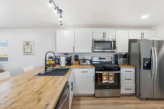 6737 S Fallon Place, Tucson, AZ 85757