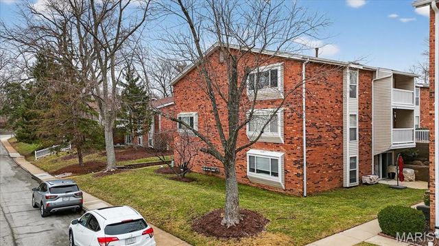 522 Nirk Avenue I, Kirkwood, MO 63122