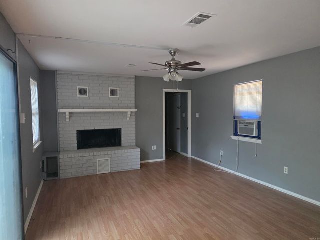 2106 Independence Avenue, Conway, AR 72034
