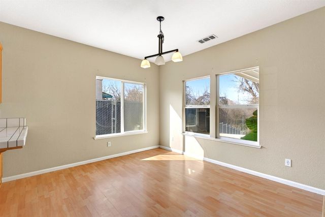 1232 Hollenbeck Ct, Oakdale, CA 95361