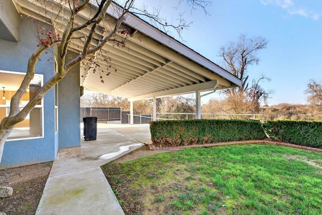 1232 Hollenbeck Ct, Oakdale, CA 95361