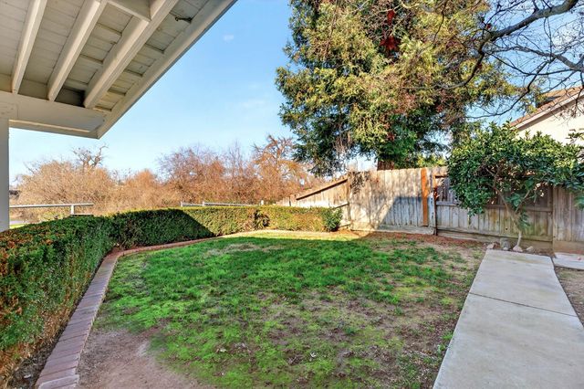 1232 Hollenbeck Ct, Oakdale, CA 95361