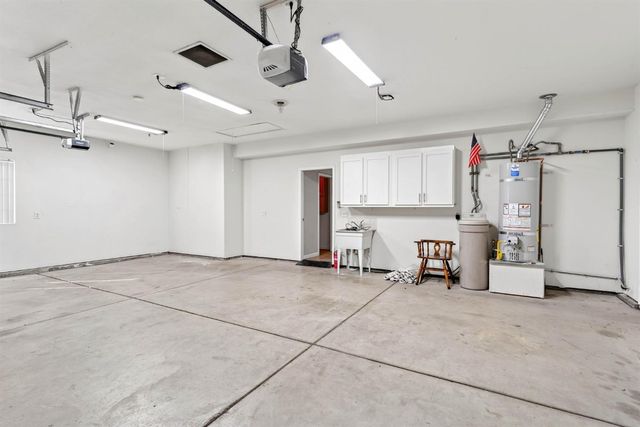 1232 Hollenbeck Ct, Oakdale, CA 95361