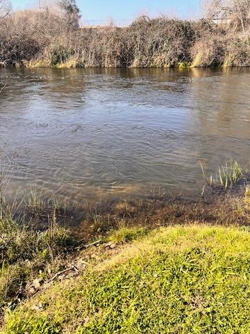 1232 Hollenbeck Ct, Oakdale, CA 95361