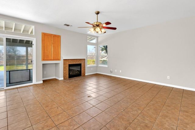 1232 Hollenbeck Ct, Oakdale, CA 95361