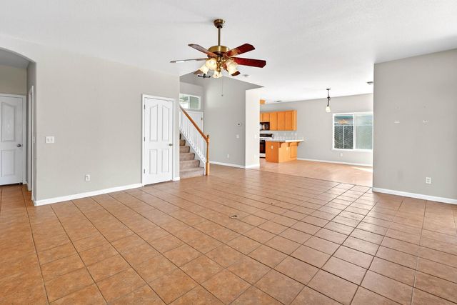 1232 Hollenbeck Ct, Oakdale, CA 95361