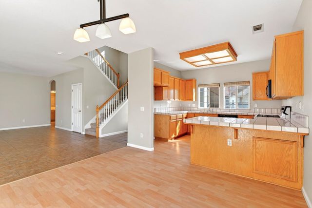 1232 Hollenbeck Ct, Oakdale, CA 95361