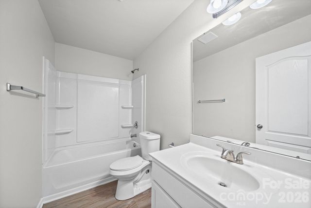 6013 Vista Woods Lane, Charlotte, NC 28215