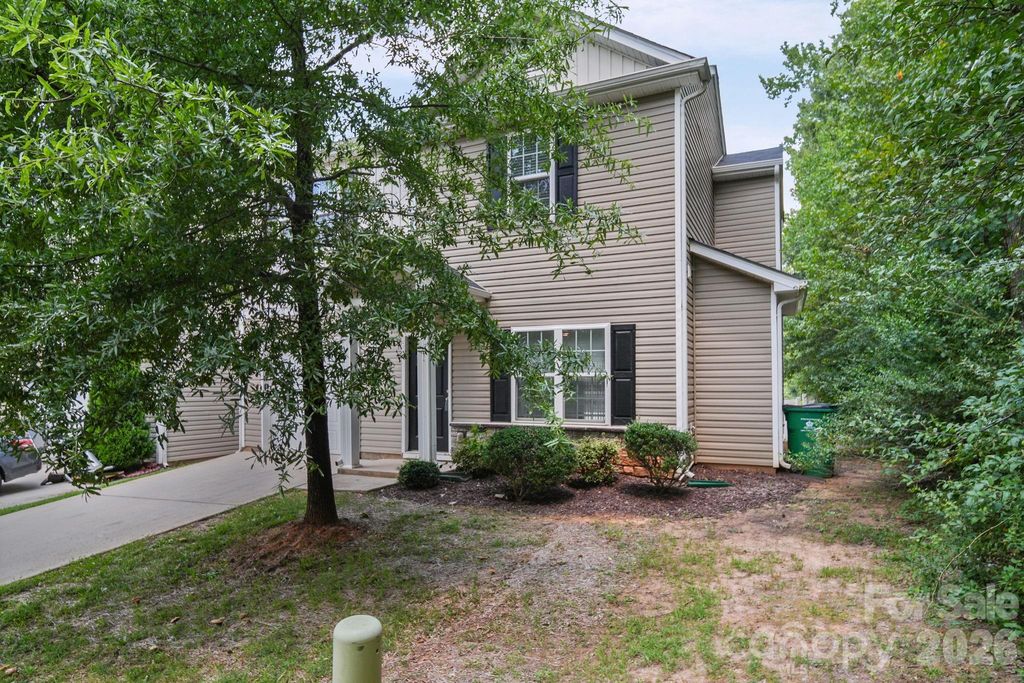 6013 Vista Woods Lane, Charlotte, NC 28215