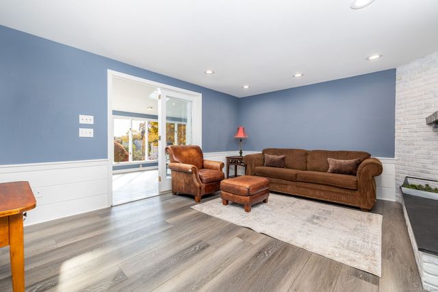 41 Soby Drive, West Hartford, CT 06107