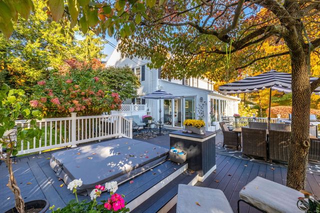 41 Soby Drive, West Hartford, CT 06107