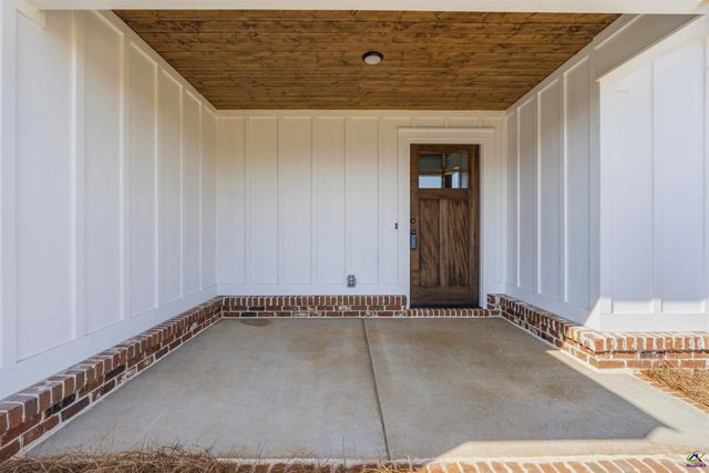 203 Sugar Creek Trail, Perry, GA 31069