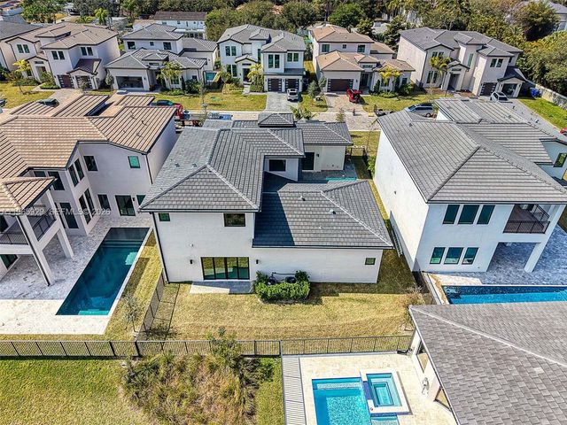 5718 Ashwood Cir W, Hollywood, FL 33312