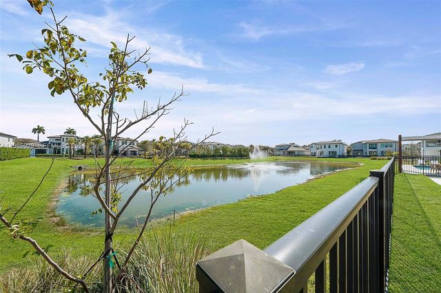 5718 Ashwood Cir W, Hollywood, FL 33312