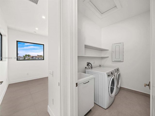 5718 Ashwood Cir W, Hollywood, FL 33312